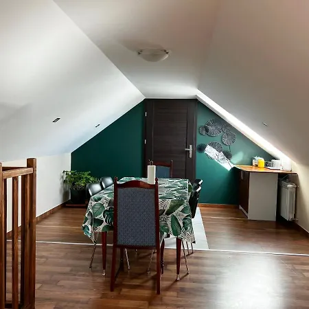 Pod Lasem Проживання в сім'ї *