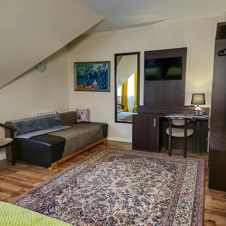 Проживання в сім'ї Pod Lasem *