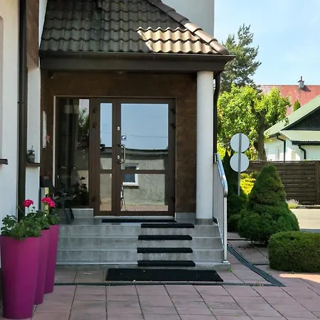 Проживання в сім'ї Pod Lasem