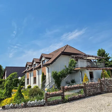 Pod Lasem Проживання в сім'ї